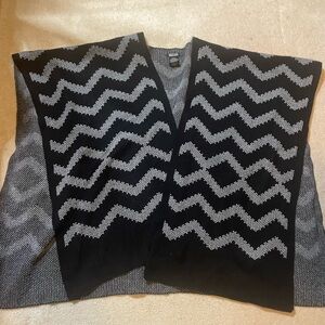 Nicole Miller Black and Grey Shawl/Wearable Blanket